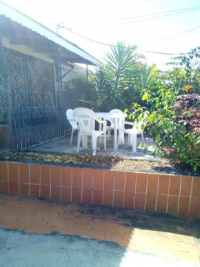 Maison de 2 chambres avec vue sur la mer et jardin clos a Basse Terre